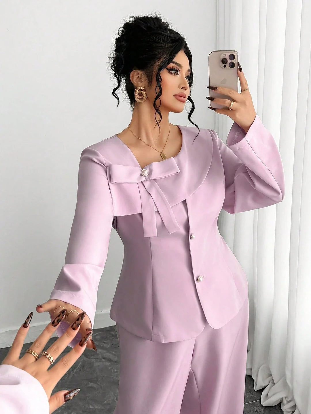 Pilar | Conjunto Curvy Rosa de Chaqueta y Pantalón