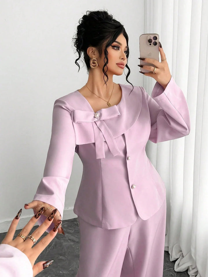 Pilar | Conjunto Curvy Rosa de Chaqueta y Pantalón
