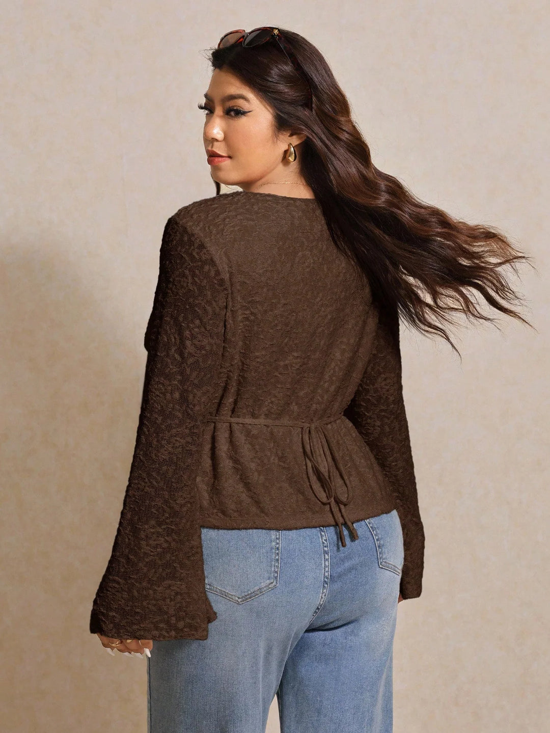 Virginia | Blusa Curvy con Escote en V y Manga Campana