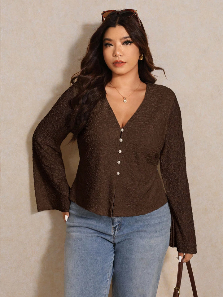 Virginia | Blusa Curvy con Escote en V y Manga Campana