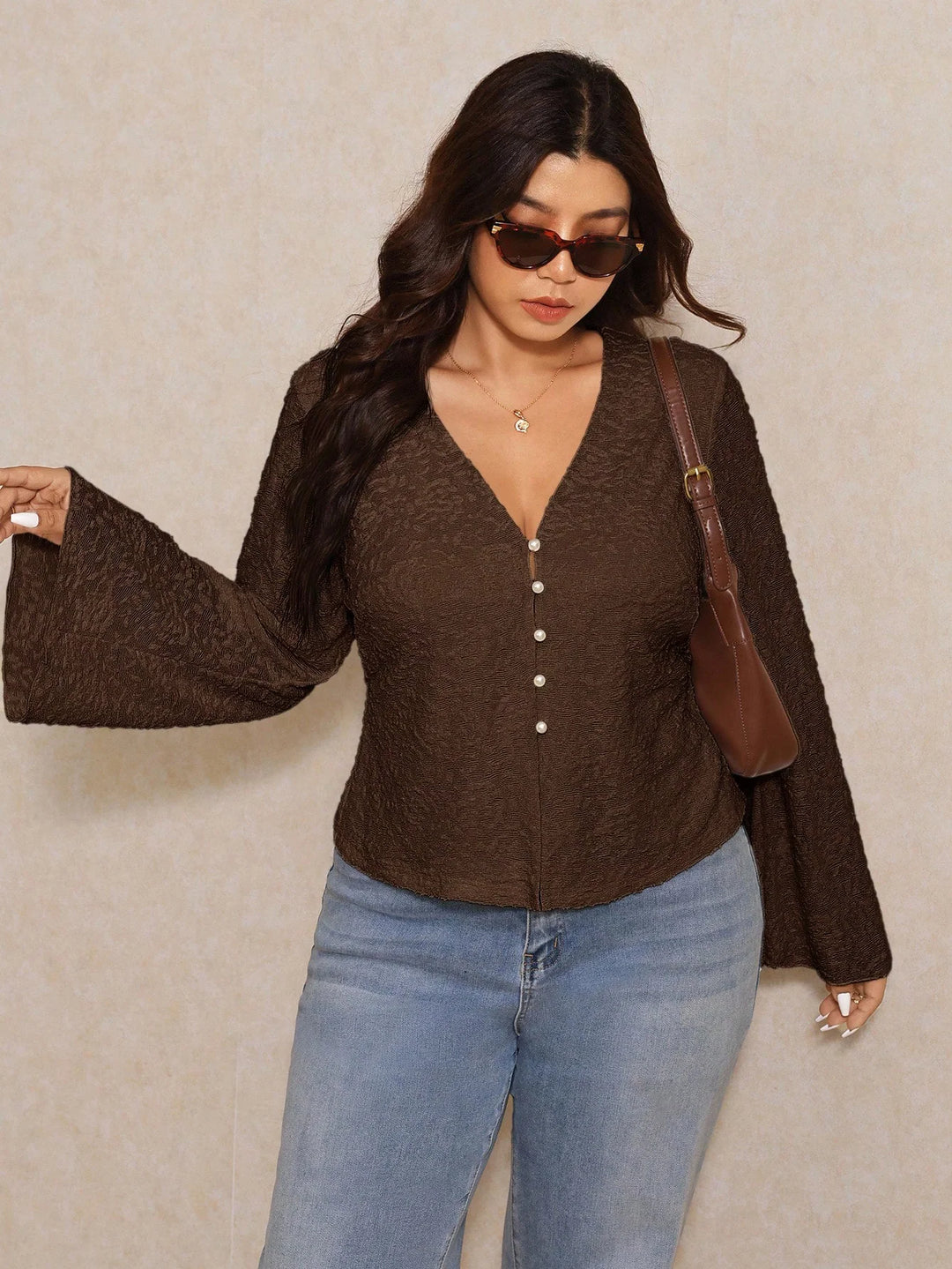 Virginia | Blusa Curvy con Escote en V y Manga Campana