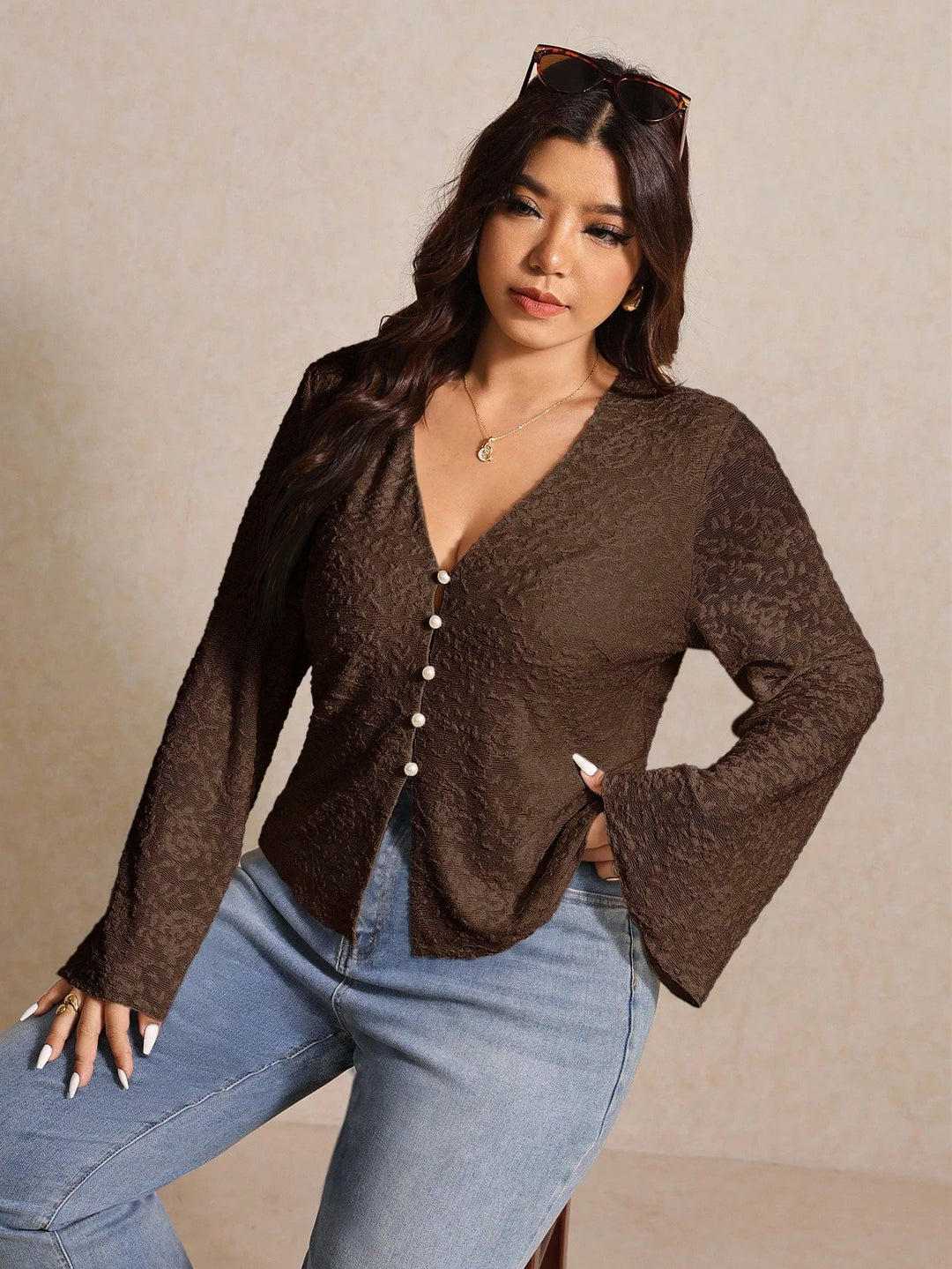 Virginia | Blusa Curvy con Escote en V y Manga Campana
