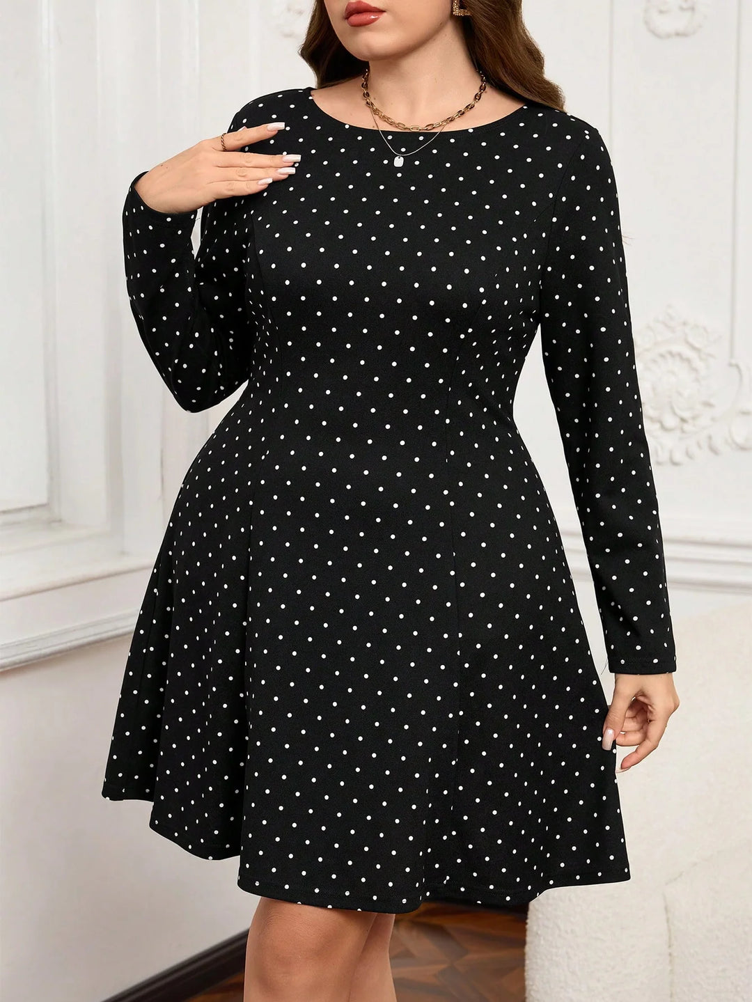 Verónica | Vestido Midi Curvy de Lunares