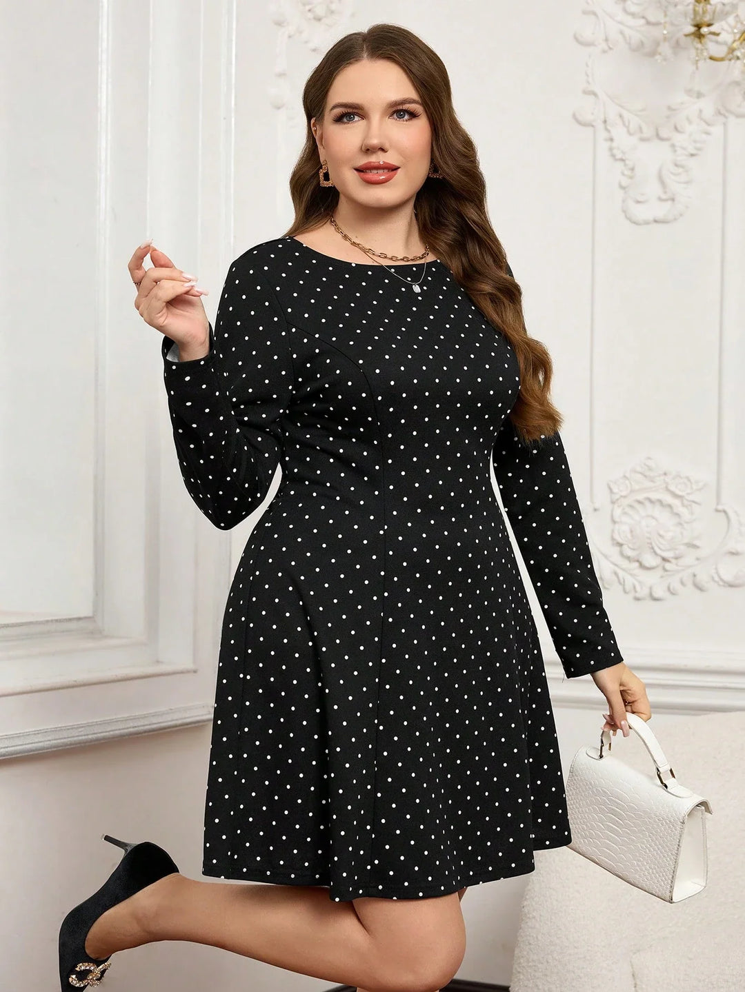 Verónica | Vestido Midi Curvy de Lunares