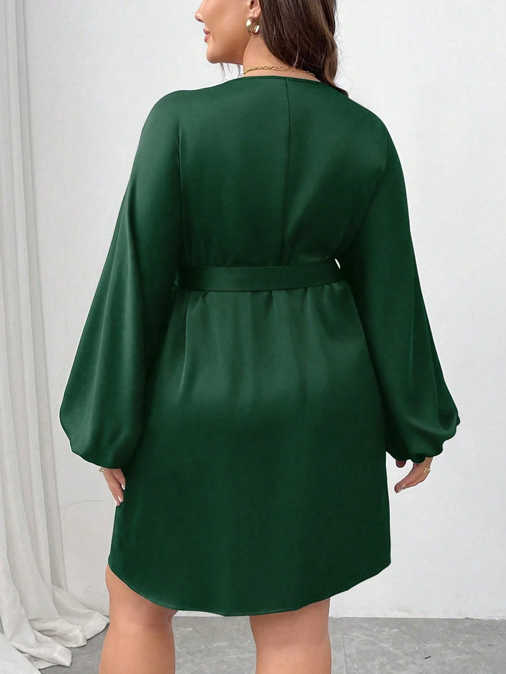 Priscila | Vestido Mini Curvy con Lazo y Frunces