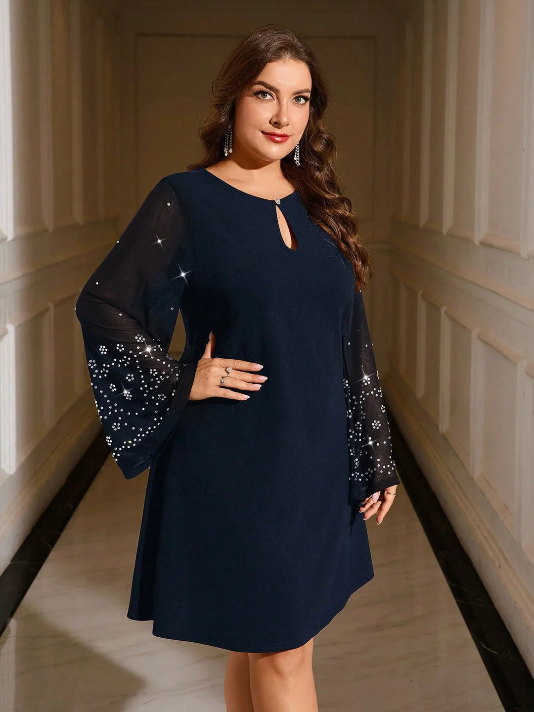 Berta | Vestido Curvy Elegante con Pedrería