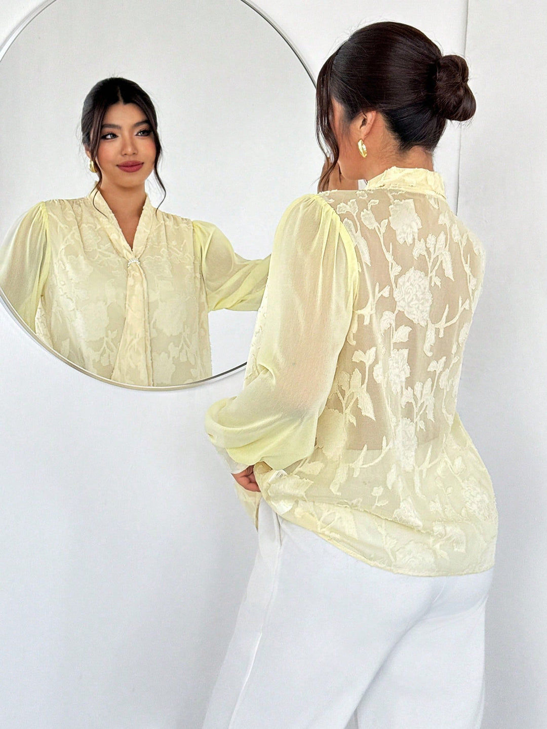 Cristina | Blusa Curvy de Chifón con Cuello de Perlas