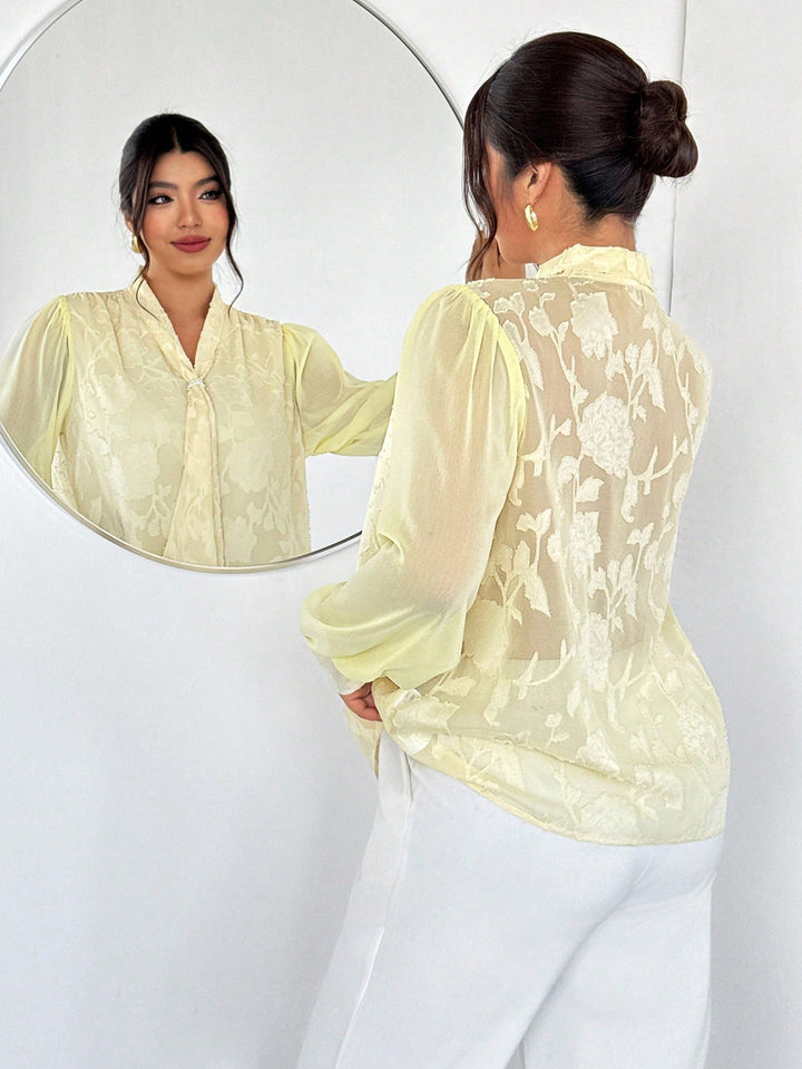 Cristina | Blusa Curvy de Chifón con Cuello de Perlas