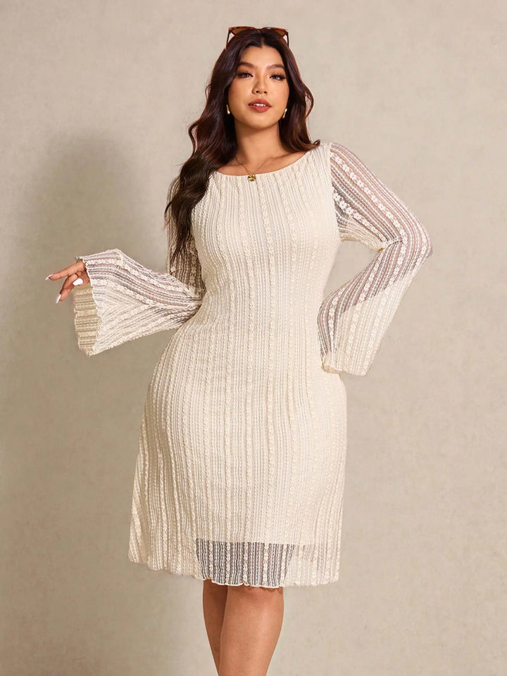 Graciela | Vestido Curvy Texturizado de Cuello Redondo
