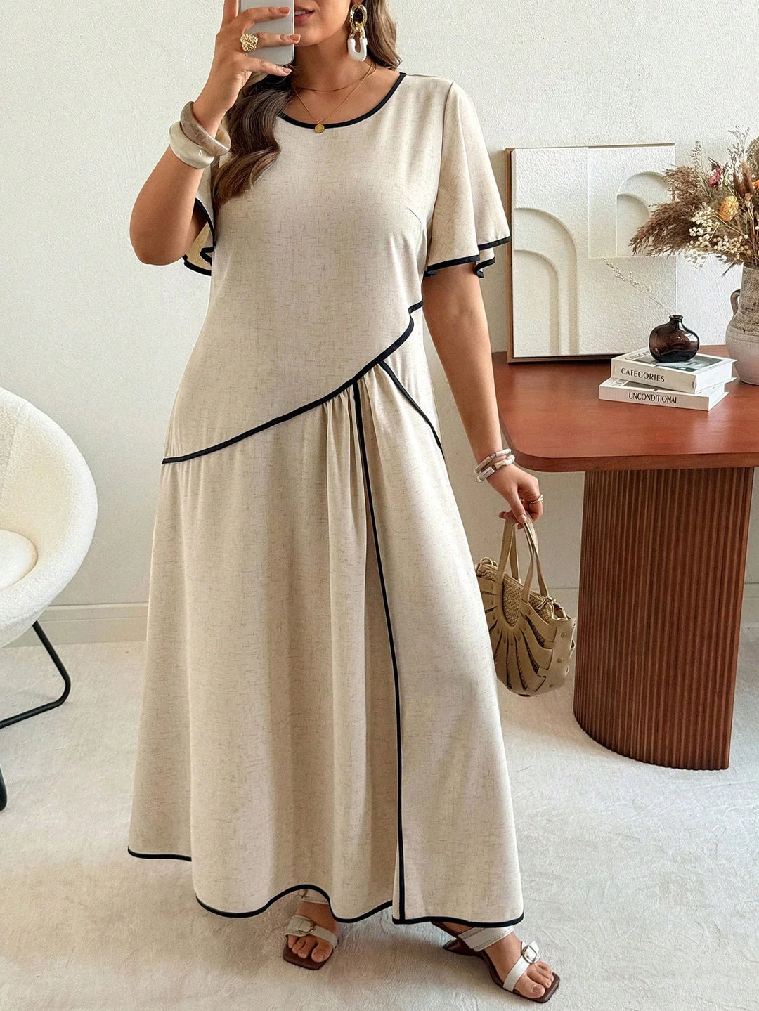 Oriana | Vestido Maxi Curvy Beige de Estilo Casual