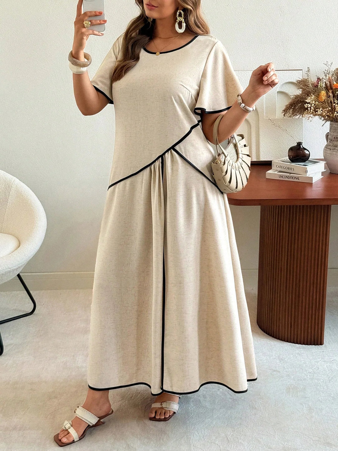 Oriana | Vestido Maxi Curvy Beige de Estilo Casual