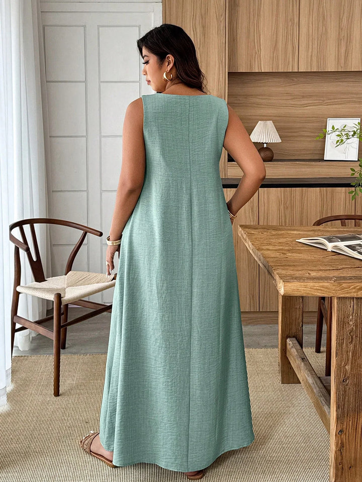Agustina | Vestido Maxi Curvy Sin Mangas con Escote en V