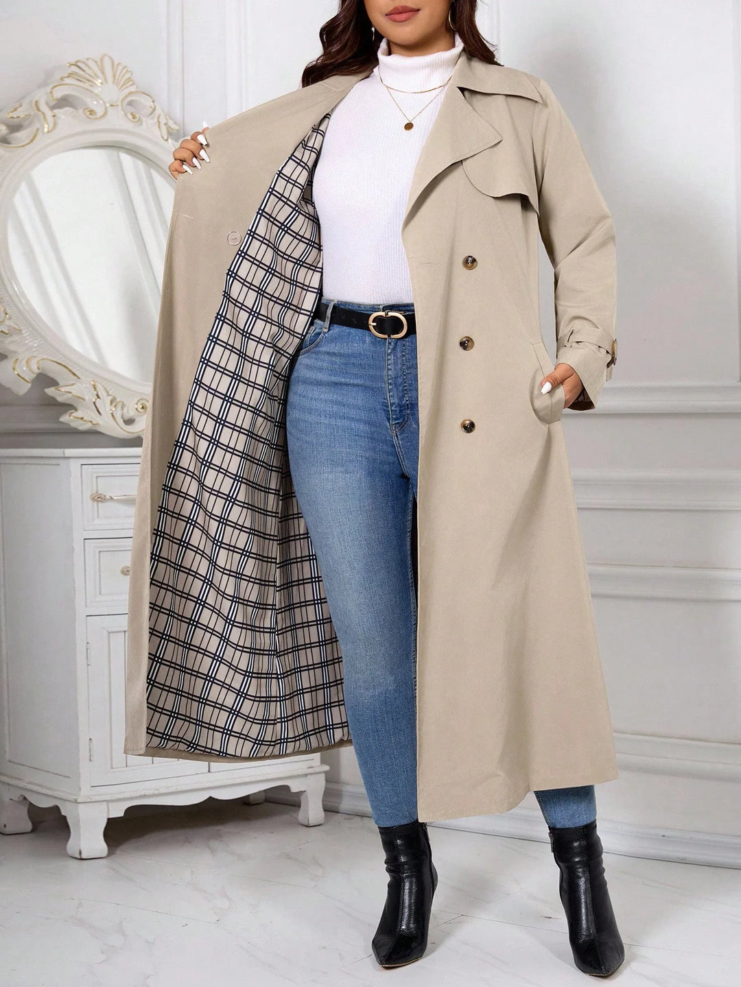 Daniela | Gabardina Curvy Lisa de Estilo Casual