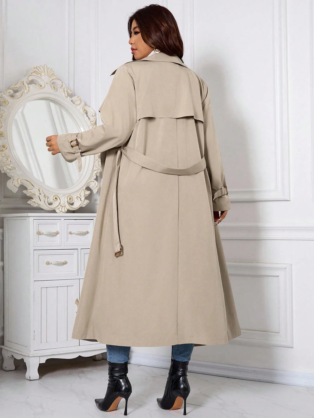 Daniela | Gabardina Curvy Lisa de Estilo Casual