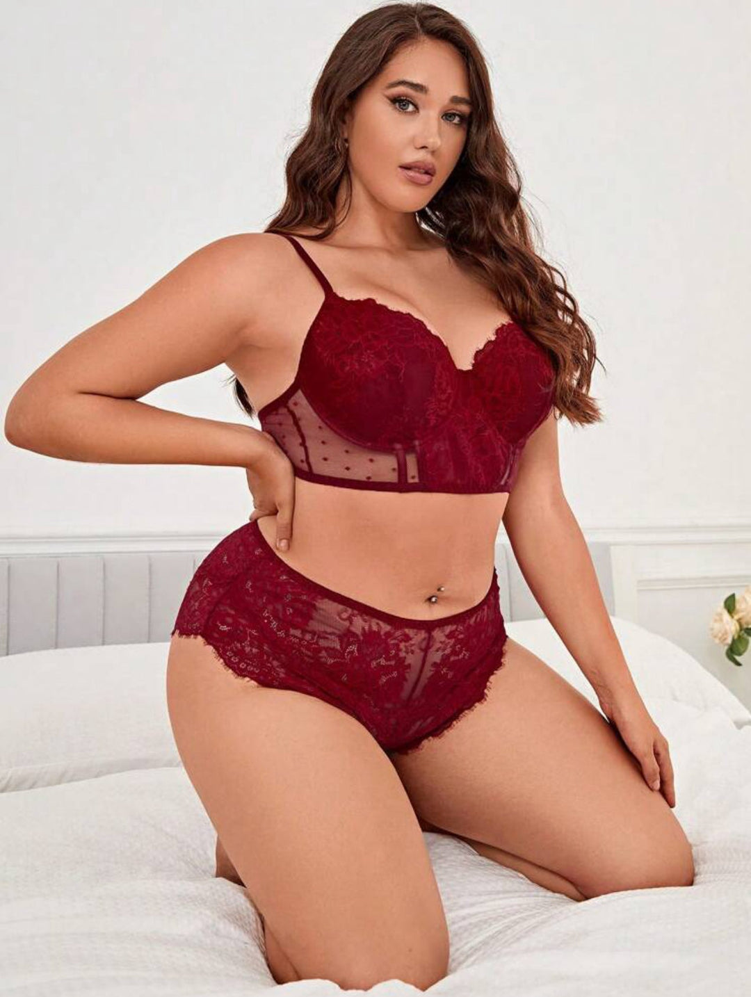 Conjunto de lencería curvy de encaje floral con aros