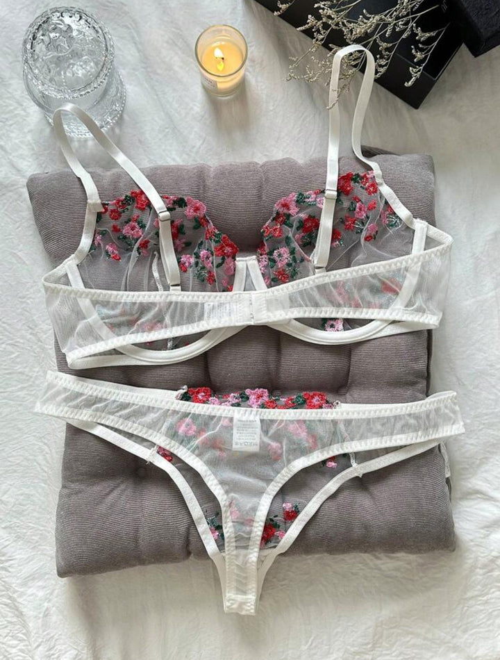 Conjunto curvy de lencería de tul bordado floral con aros