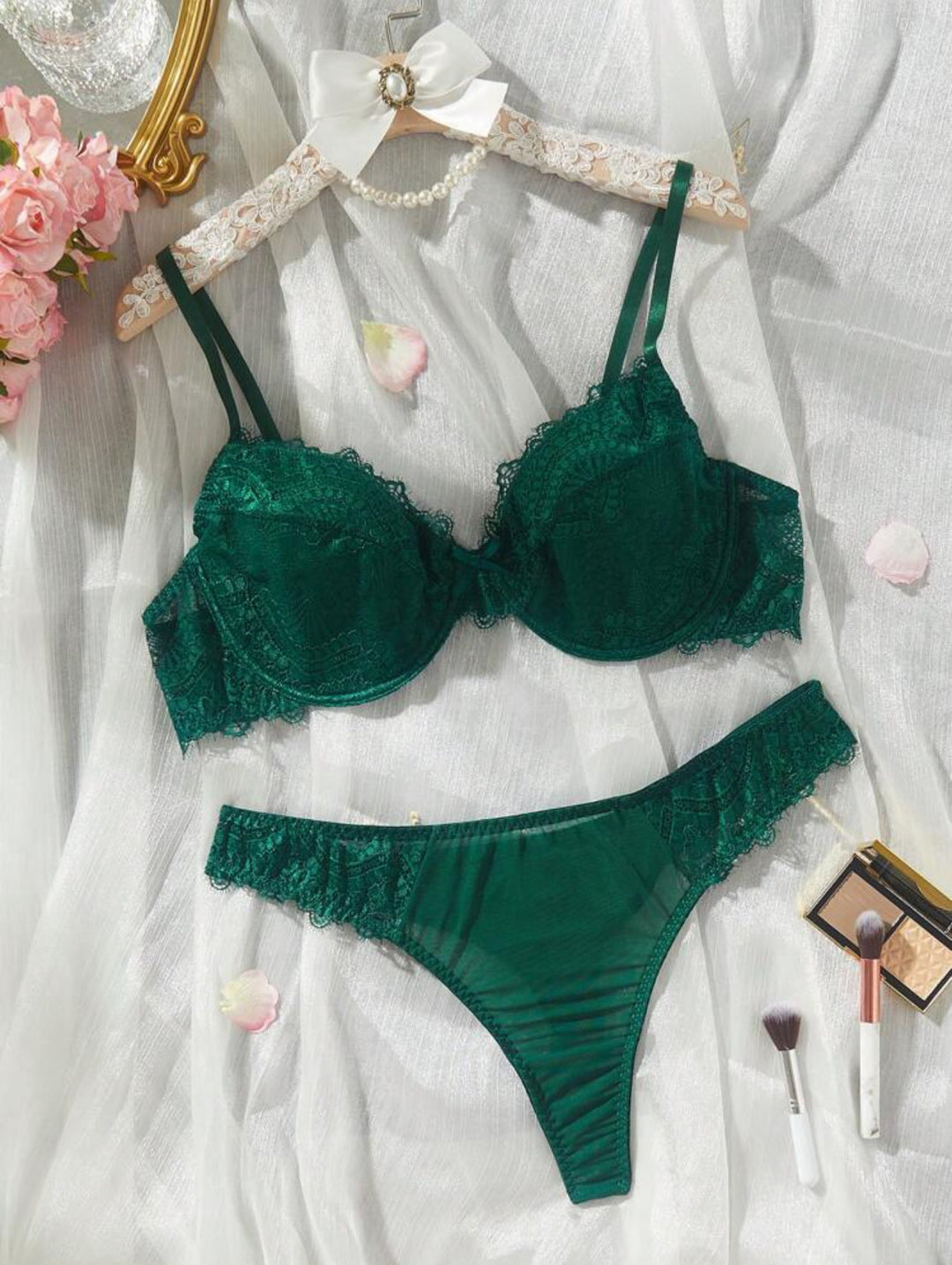 Conjunto curvy de lencería floral con aros