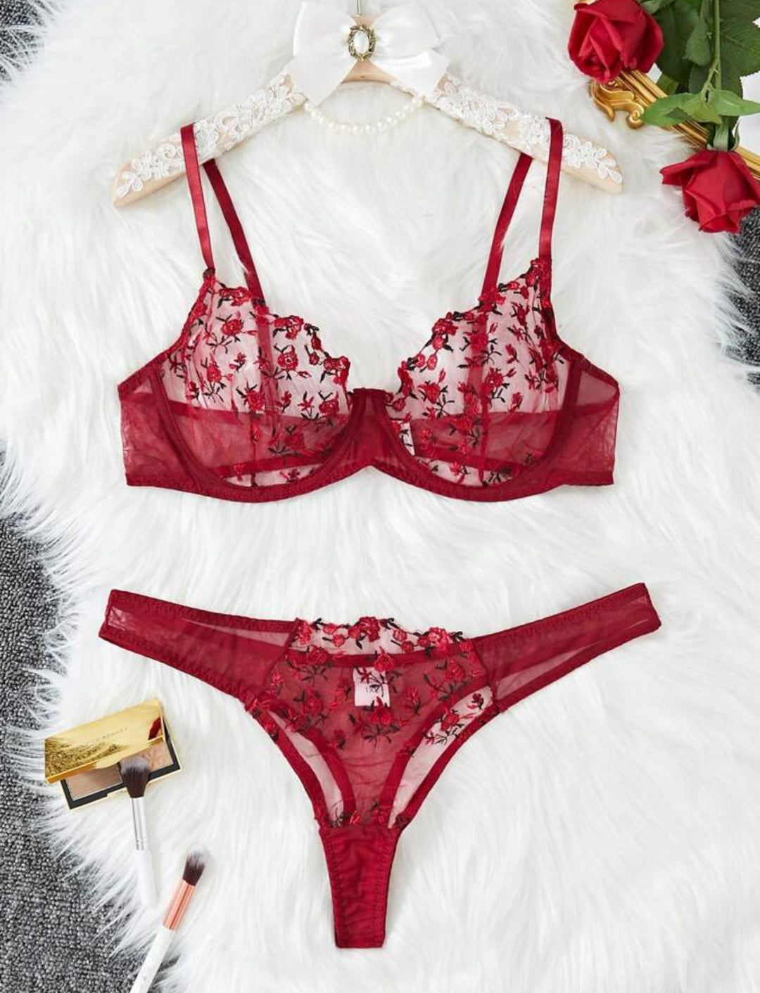 Conjunto curvy de lencería de tul bordado floral con aros
