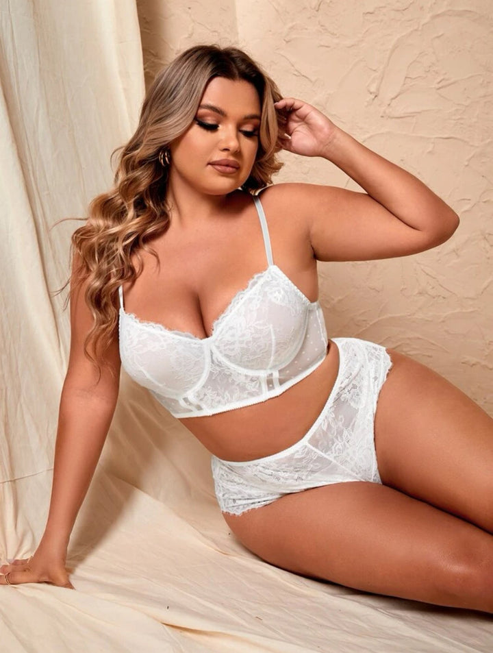 Conjunto de lencería curvy de encaje floral con aros