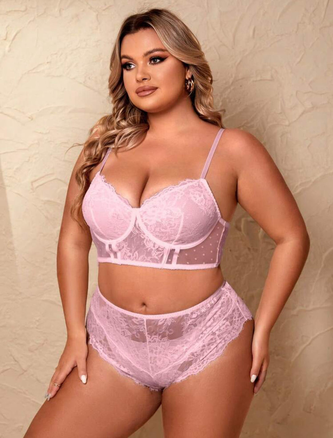 Conjunto de lencería curvy de encaje floral con aros