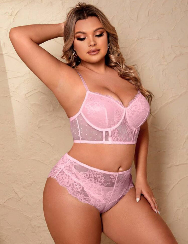 Conjunto de lencería curvy de encaje floral con aros