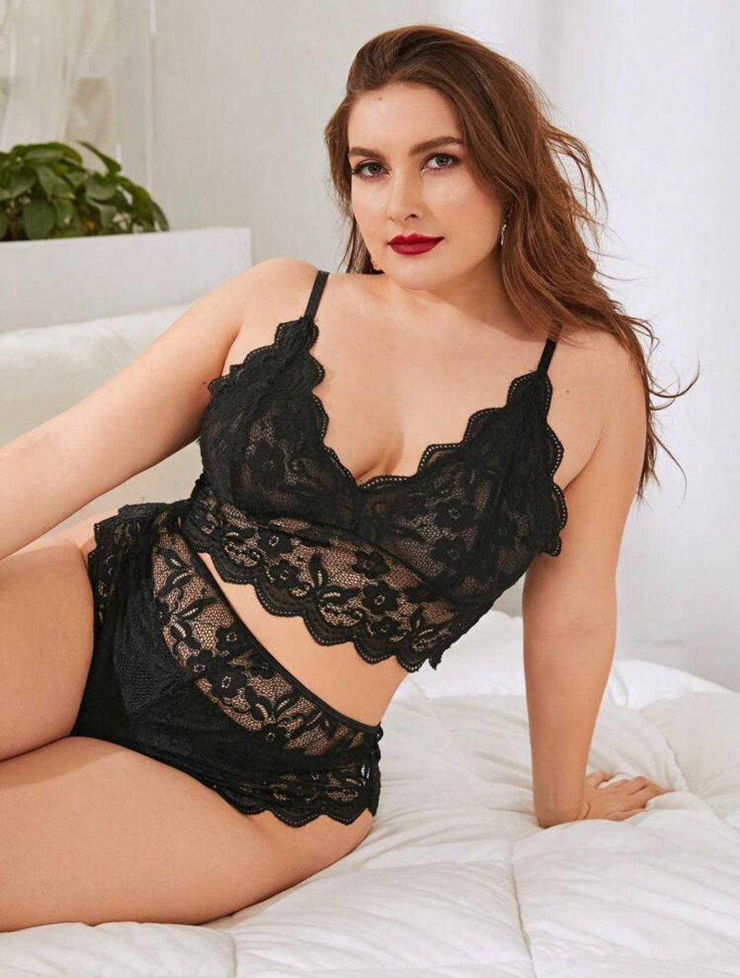 Conjunto curvy de lencería sexy con bordes festoneados