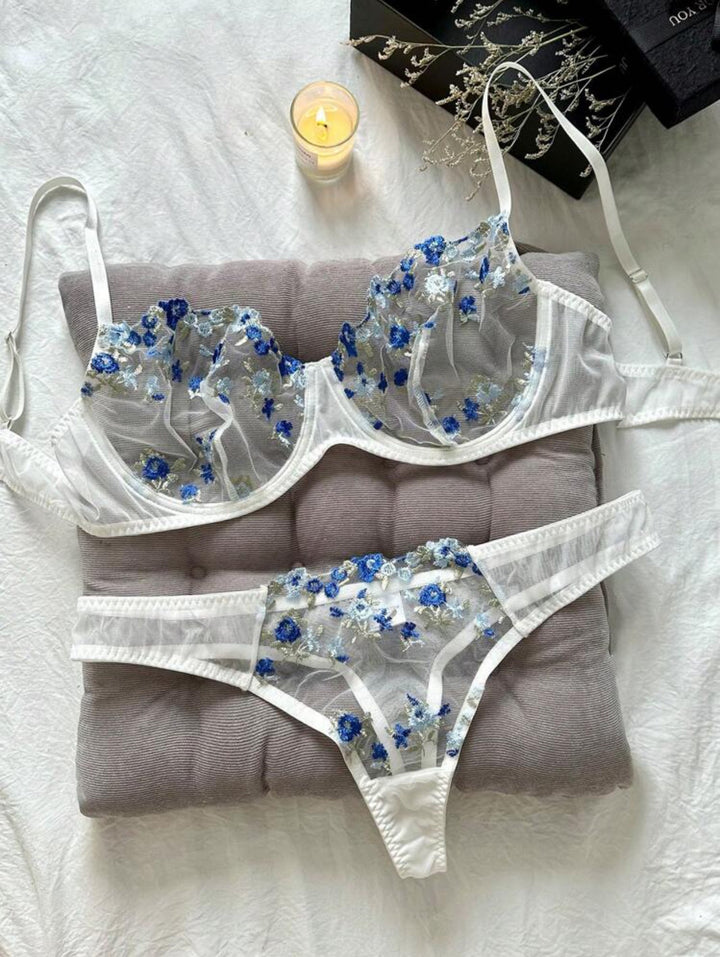 Conjunto curvy de lencería de tul bordado floral con aros