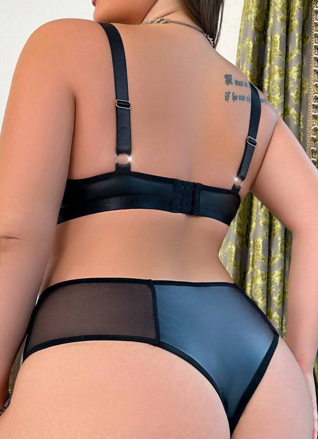 Conjunto curvy de lencería de tul con detalles efecto cuero