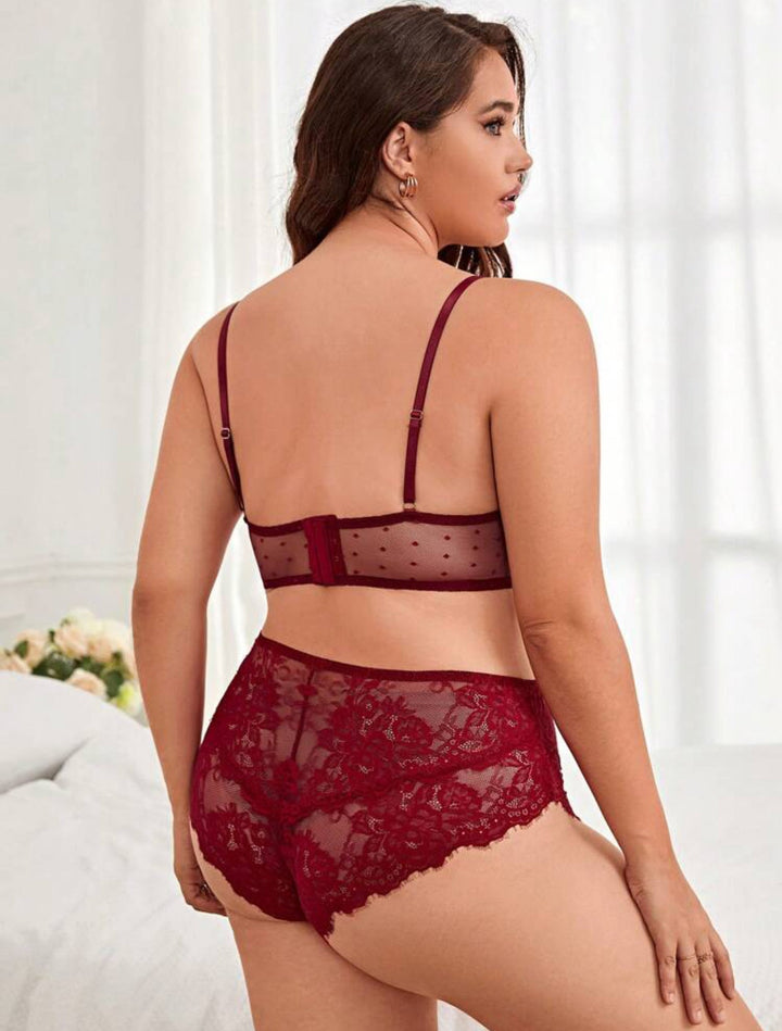 Conjunto de lencería curvy de encaje floral con aros