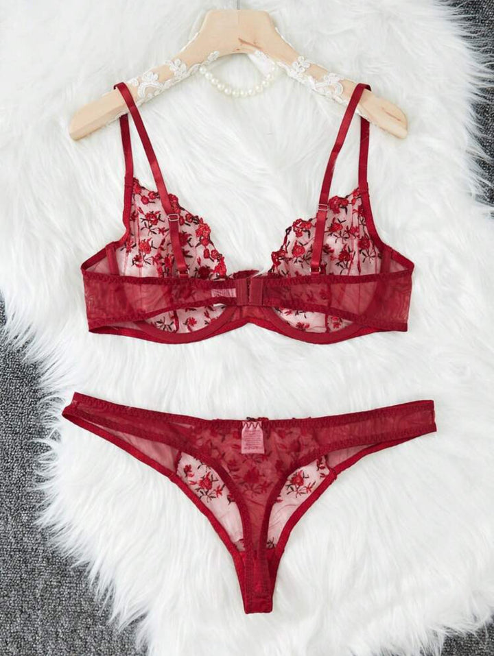 Conjunto curvy de lencería de tul bordado floral con aros