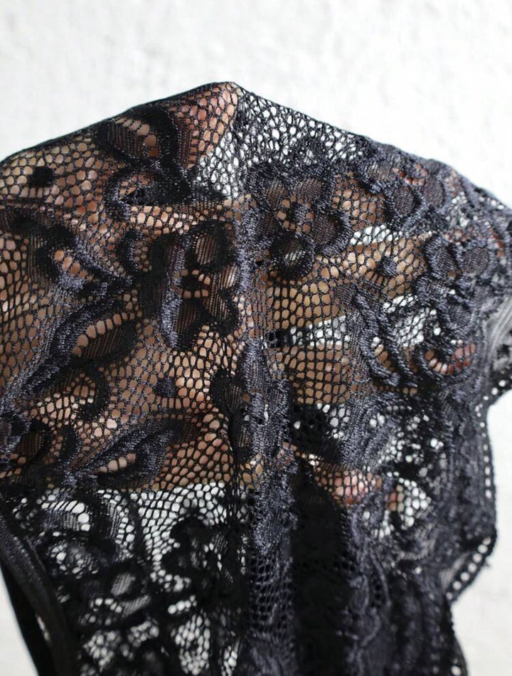 Conjunto curvy de lencería sexy con bordes festoneados
