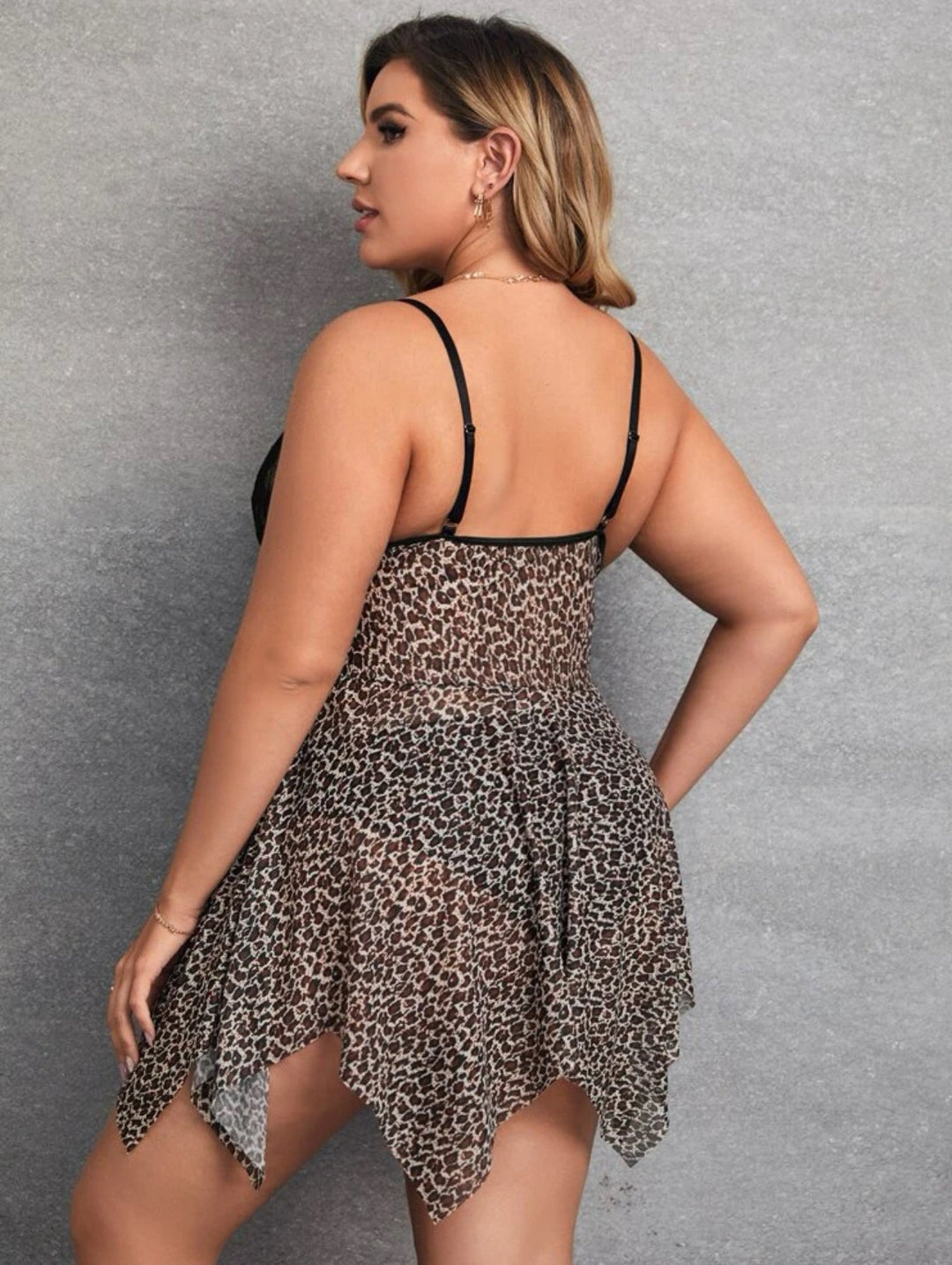 Picardías curvy de encaje con estampado leopardo y tanga