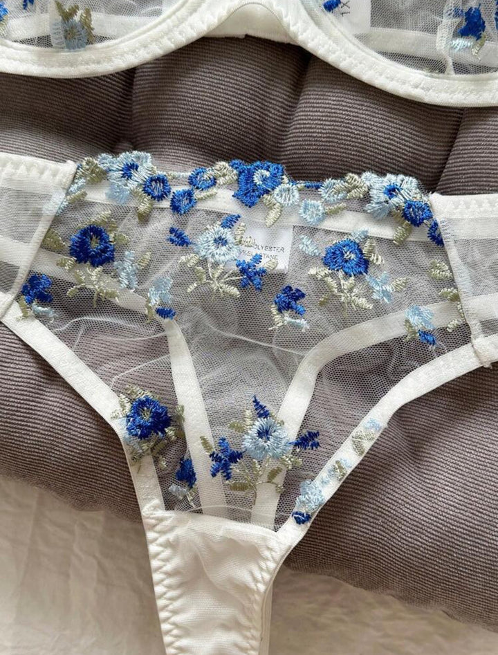 Conjunto curvy de lencería de tul bordado floral con aros