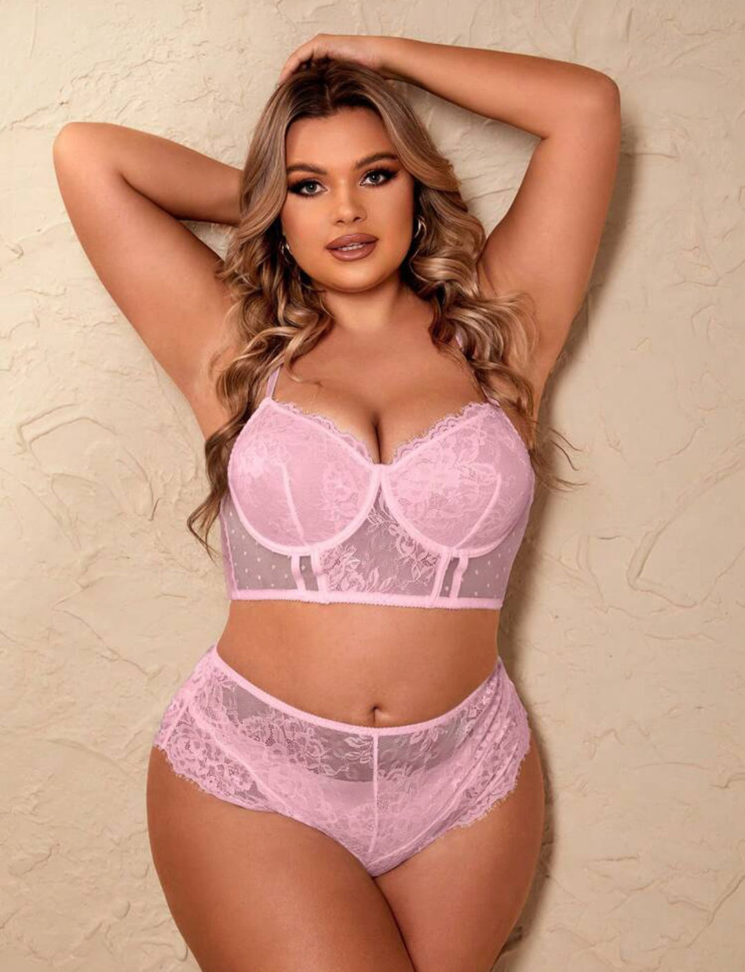 Conjunto de lencería curvy de encaje floral con aros