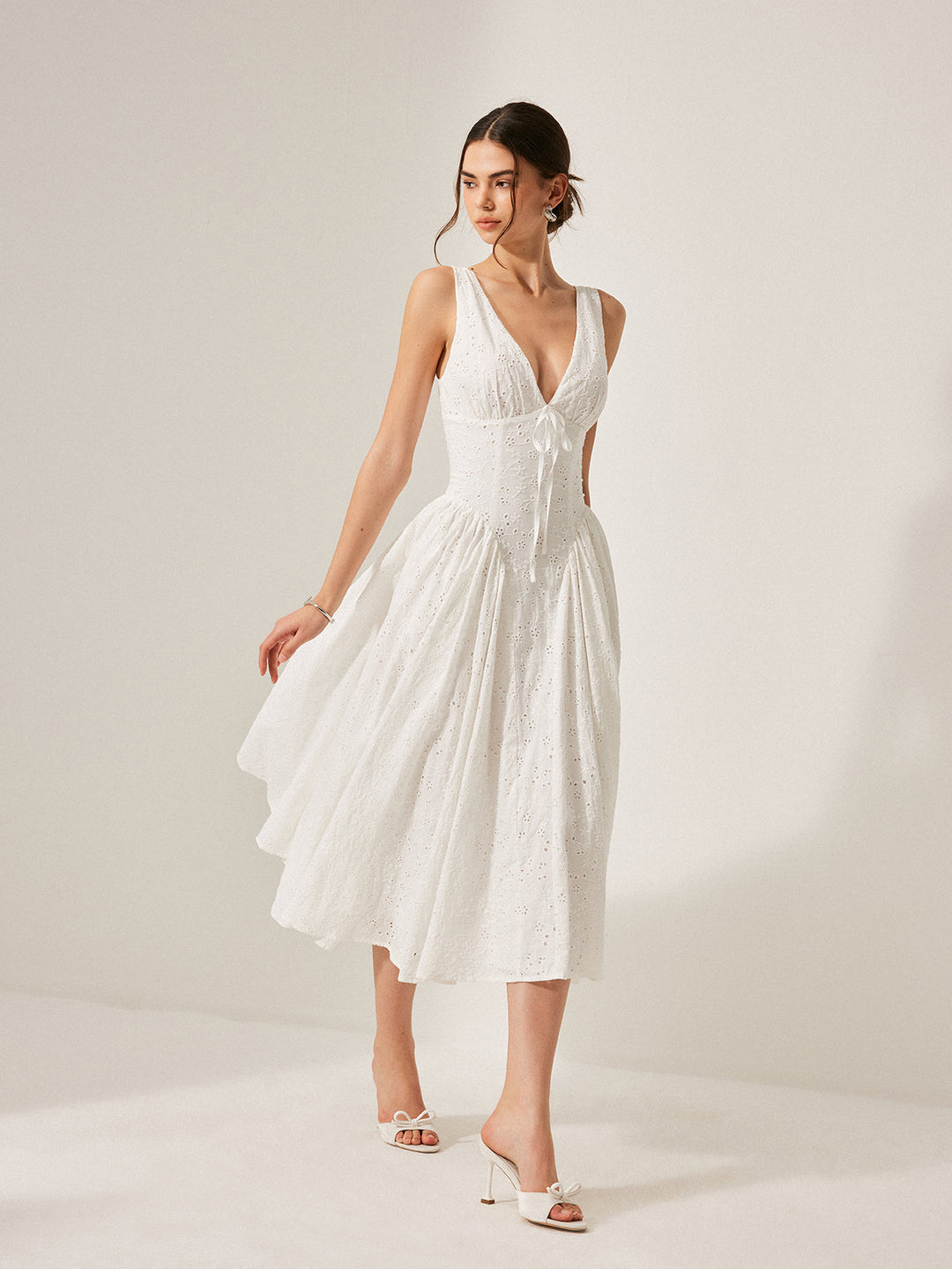 Vestido Bordado de Algodón con Cintas