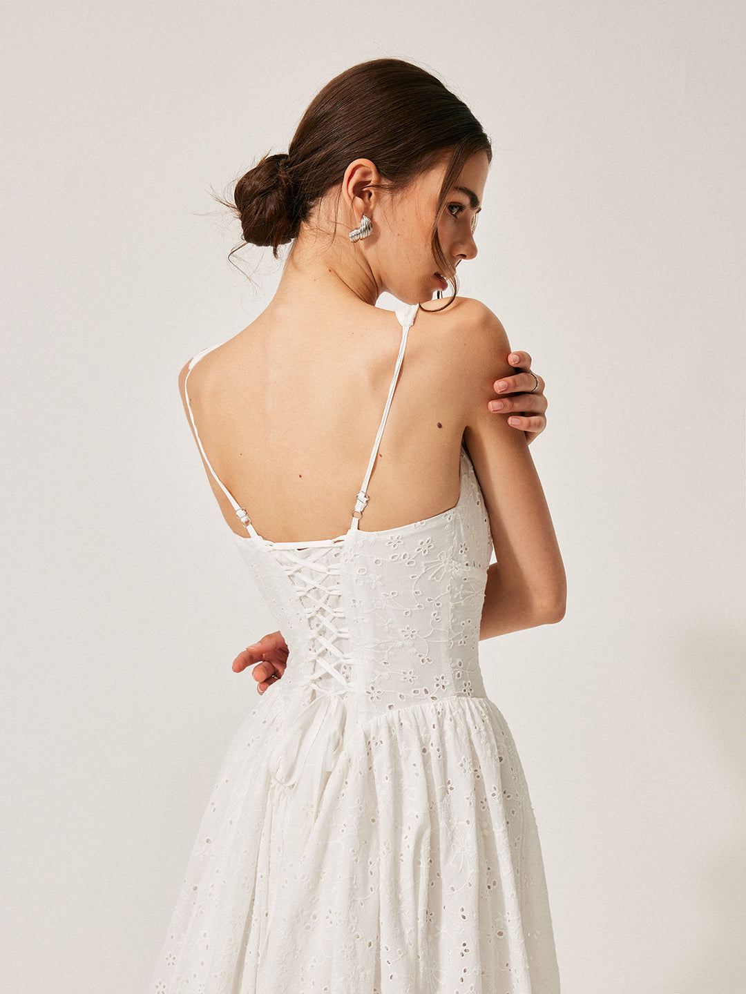 Vestido Bordado de Algodón con Cintas