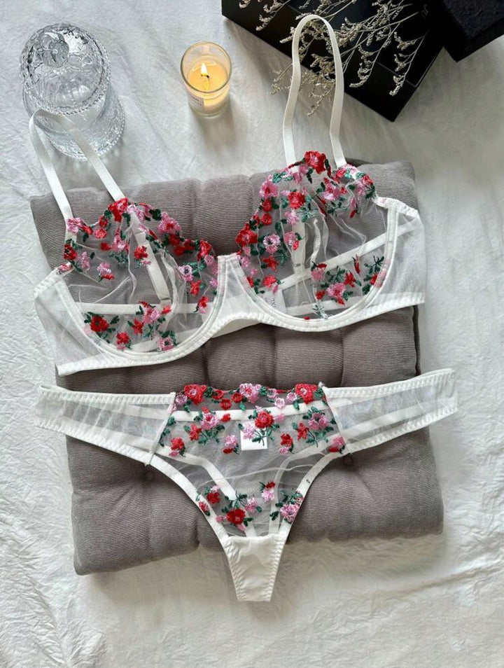 Conjunto curvy de lencería de tul bordado floral con aros