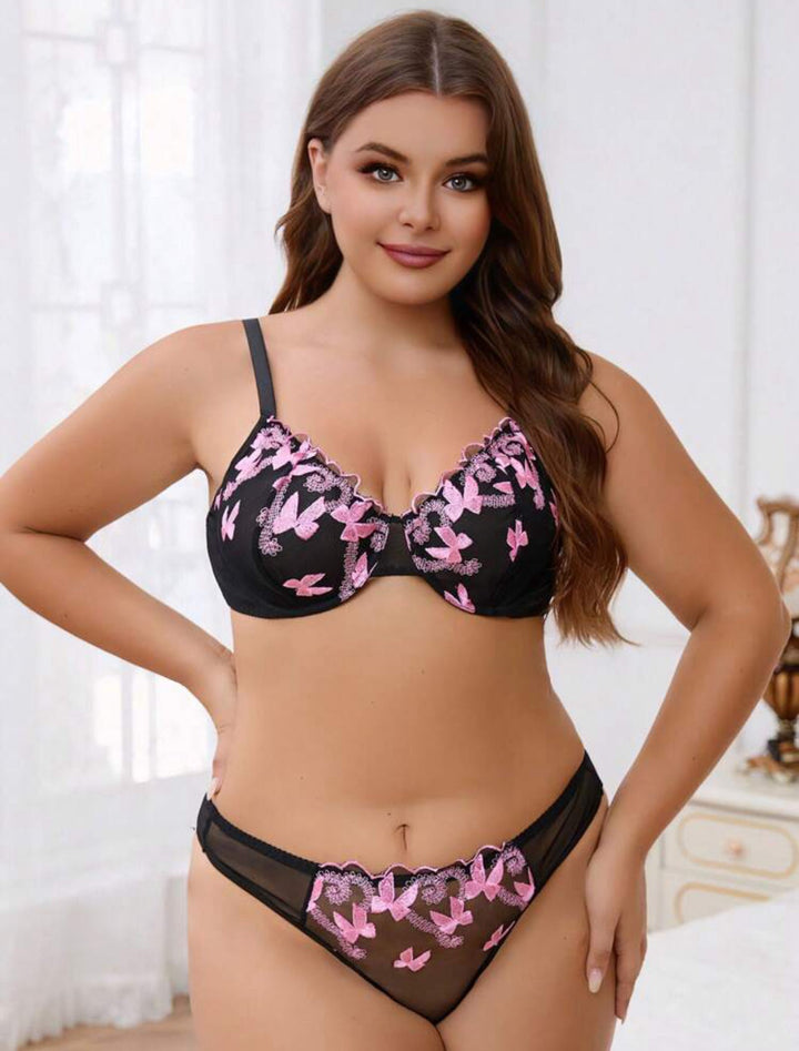 Conjunto curvy de lencería bordada con lazo y aros