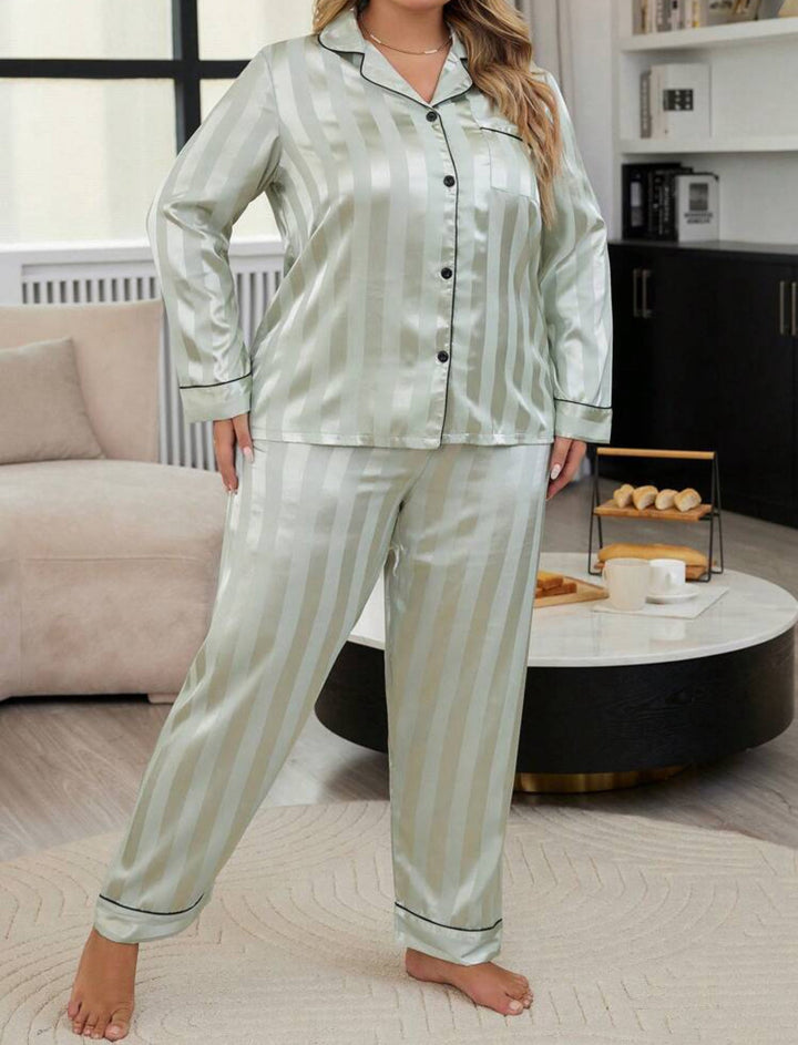 Pijama curvy de satén jacquard a rayas con ribetes en contraste