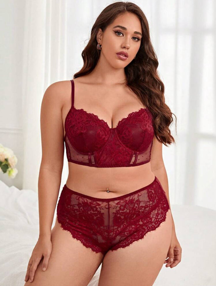 Conjunto de lencería curvy de encaje floral con aros