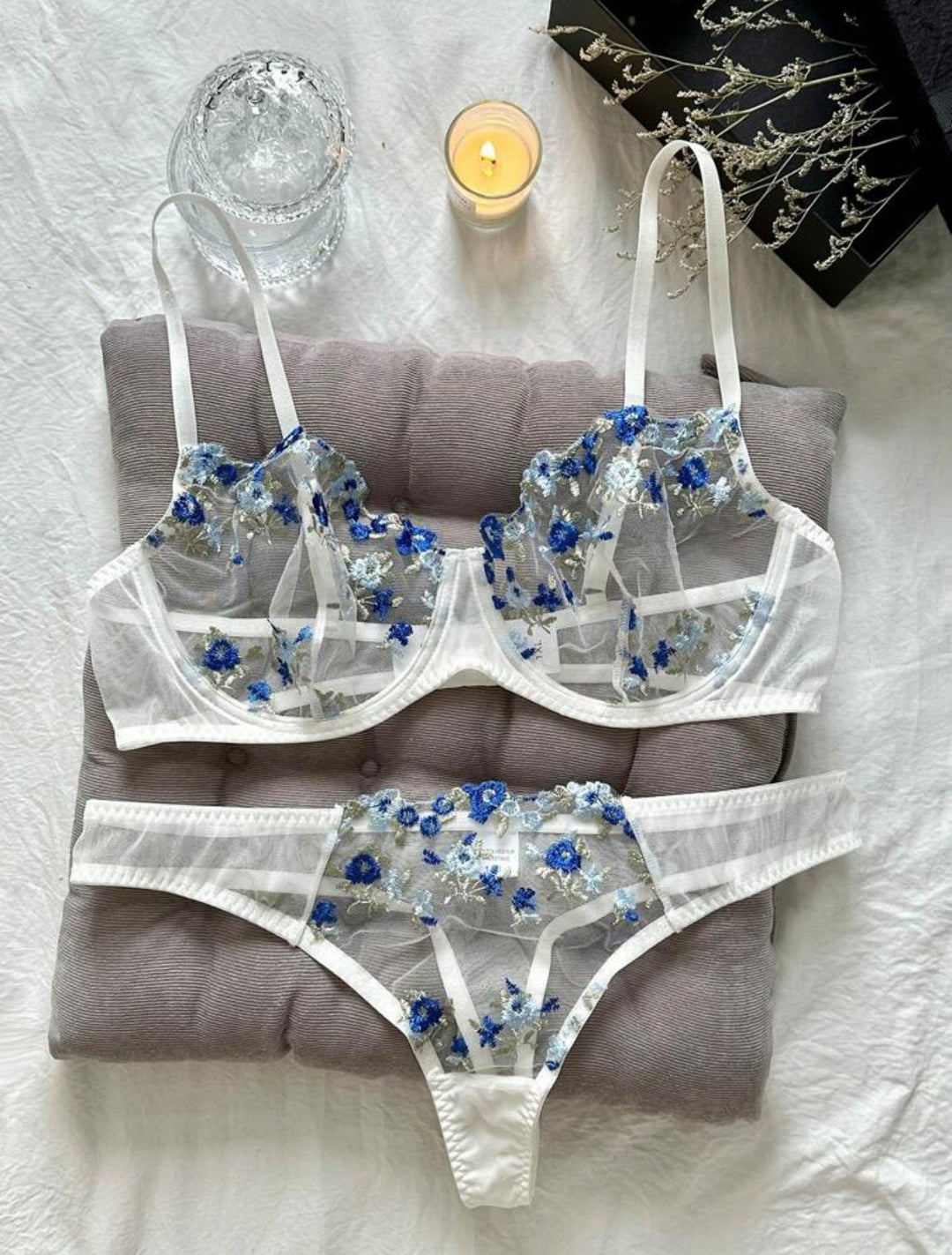Conjunto curvy de lencería de tul bordado floral con aros