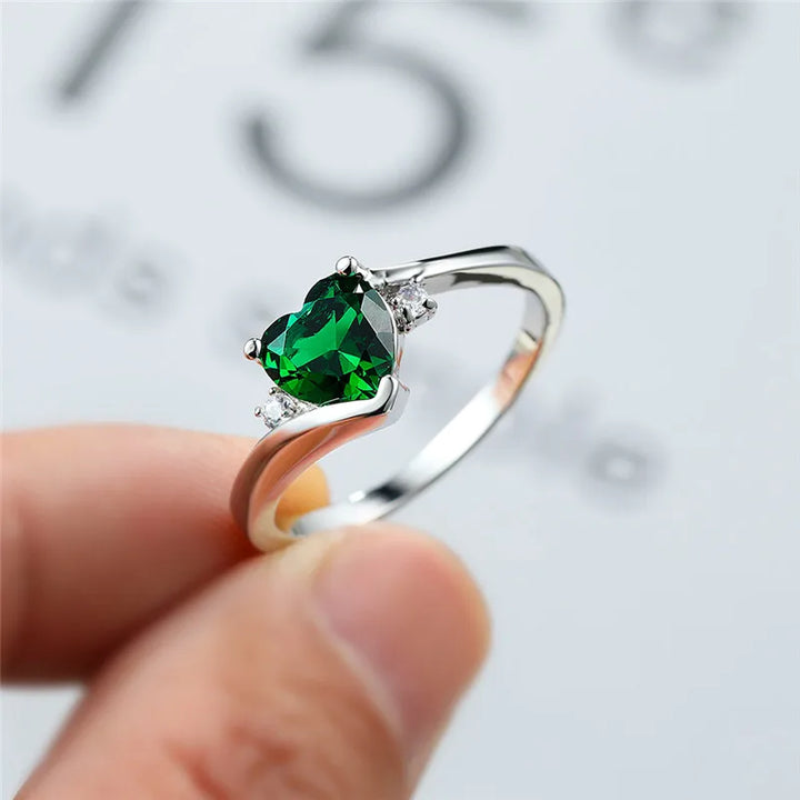 Luxe Vrouwelijke Green Crystal Stone Ring Classic Silver Kleur Dunne Trouwringen Voor Vrouwen Trendy Liefde Hart Engagement Ring