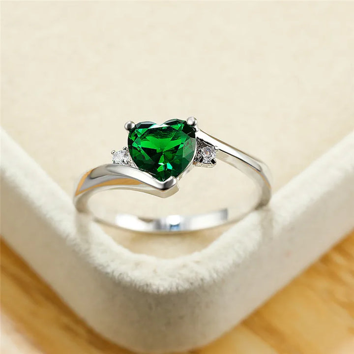 Luxe Vrouwelijke Green Crystal Stone Ring Classic Silver Kleur Dunne Trouwringen Voor Vrouwen Trendy Liefde Hart Engagement Ring