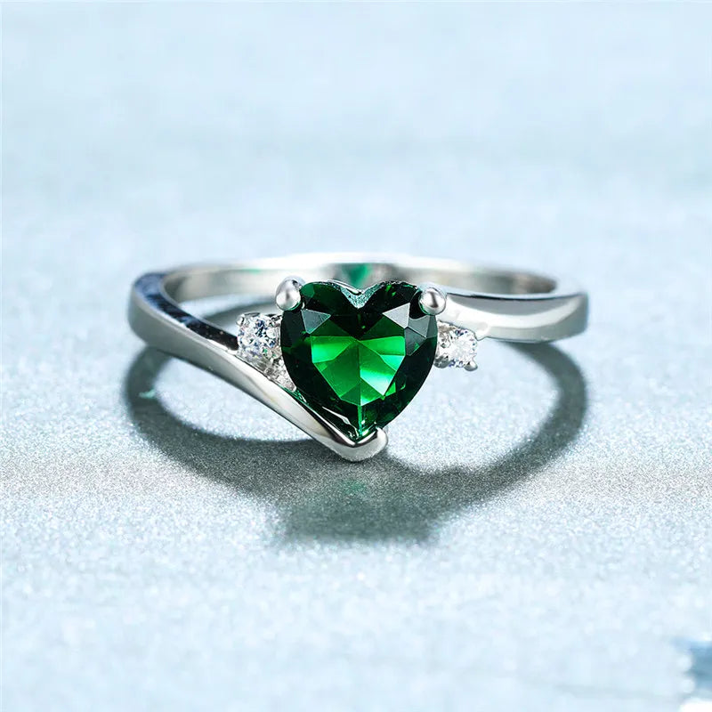 Luxe Vrouwelijke Green Crystal Stone Ring Classic Silver Kleur Dunne Trouwringen Voor Vrouwen Trendy Liefde Hart Engagement Ring