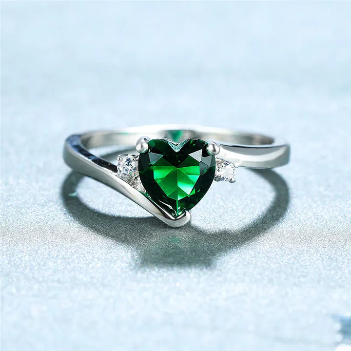 Luxe Vrouwelijke Green Crystal Stone Ring Classic Silver Kleur Dunne Trouwringen Voor Vrouwen Trendy Liefde Hart Engagement Ring