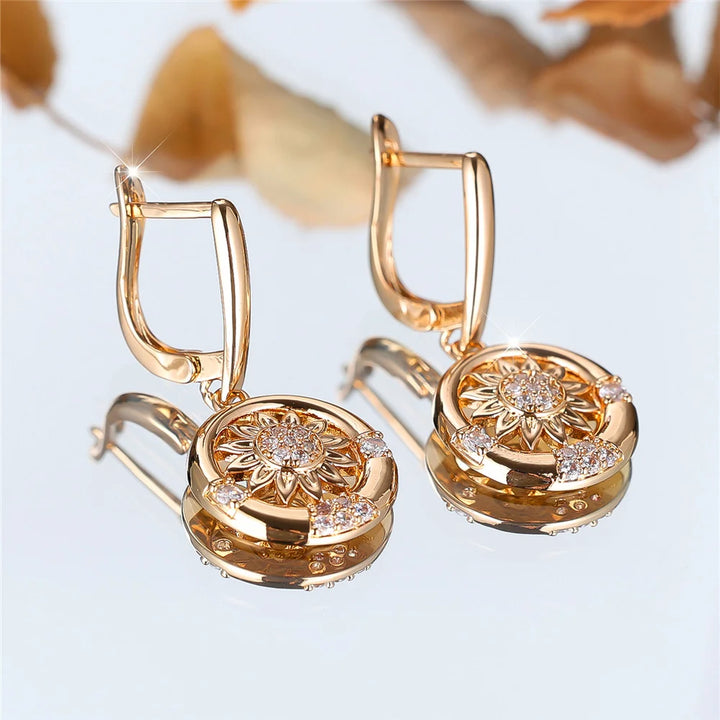 Luxe vrouwelijke witte zirkoon steen zonnebloem hoepel oorbellen mode vrouwelijke gouden kleur bruiloft sieraden voor vrouwen