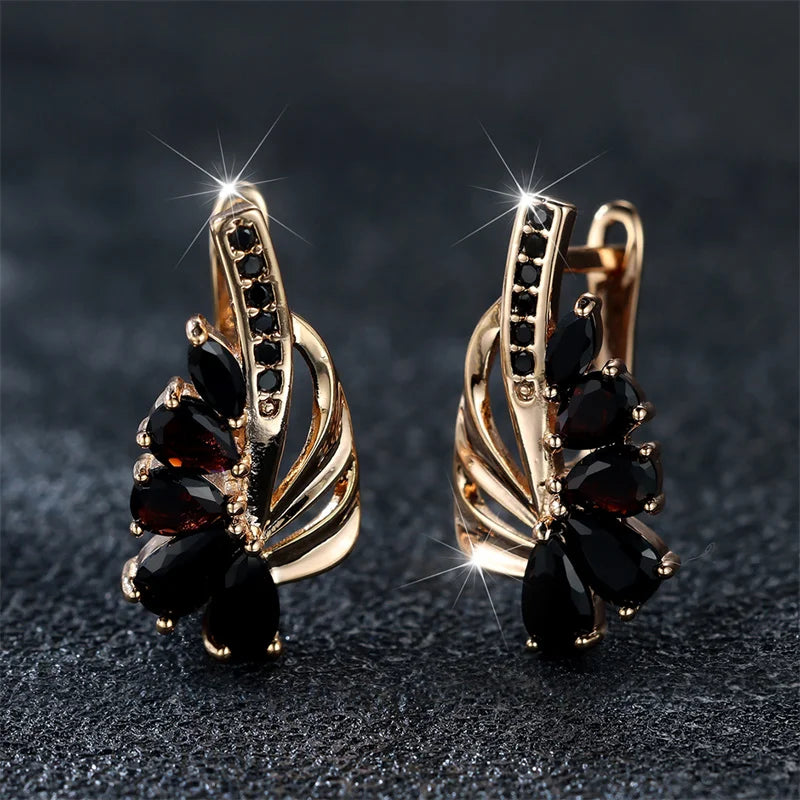 Onyxelle Black Teardrop Clip Earrings additional detail