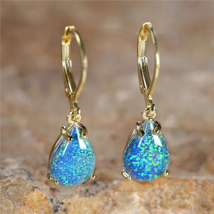 Vrouwelijke Witte Vuur Opaal Steen Klassieke Gouden Kleur Waterdruppel Oorbellen Schattige Bengelen Boho Sieraden Voor Vrouwen