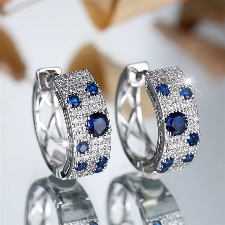 Leuke Vrouwelijke Wit Blauwe Zirkoon Steen Ronde Hoepel Oorbellen Mode Zilveren Kleur Bruiloft Sieraden Voor Vrouwen