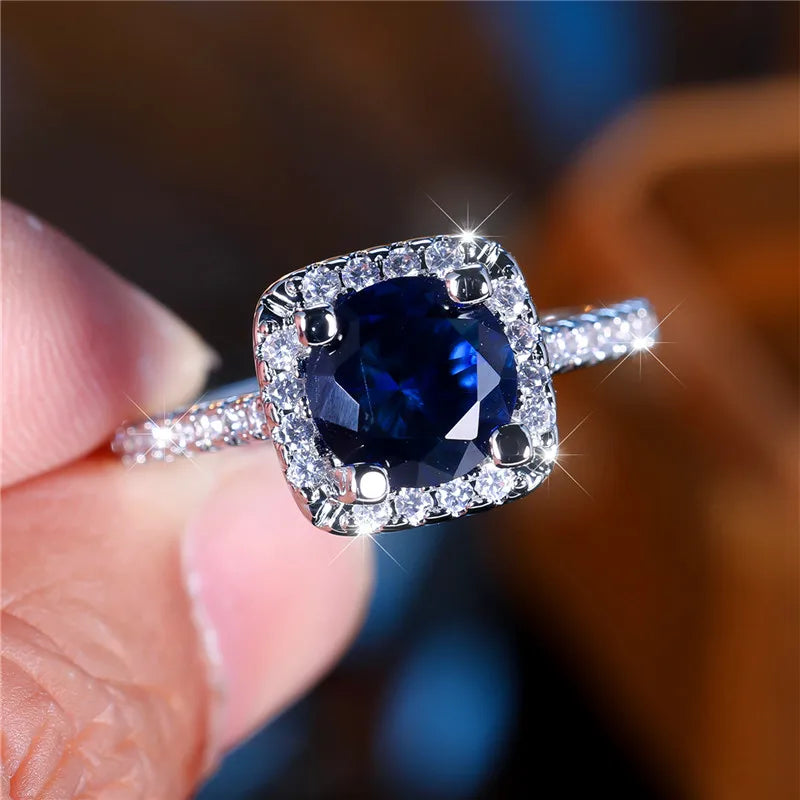 Luxe Vrouwelijke Blauwe Ronde Zirkoon Stenen Ring Trendy Zilveren Kleur Engagement Leuke Bruid Bruiloft Sieraden Cadeau Voor Vrouwen